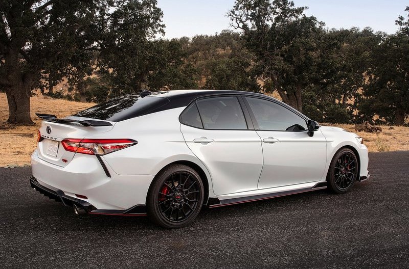 Toyota Camry TRD: спортивная версия